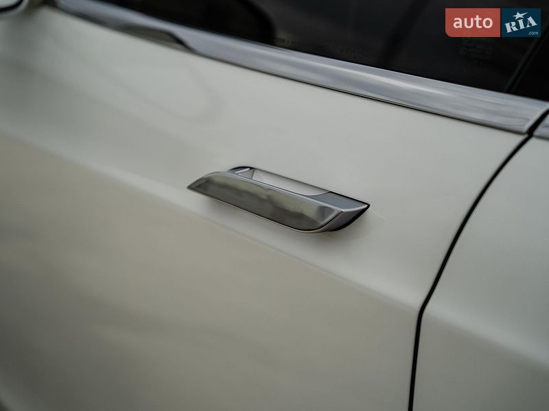 Лифтбек Tesla Model S 2016 в Черновцах