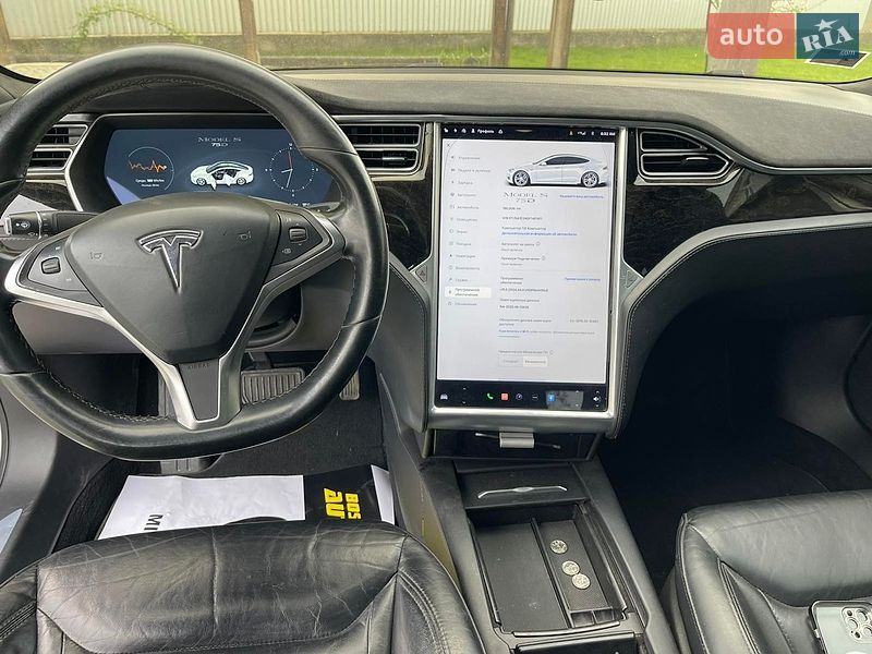 Лифтбек Tesla Model S 2016 в Черновцах