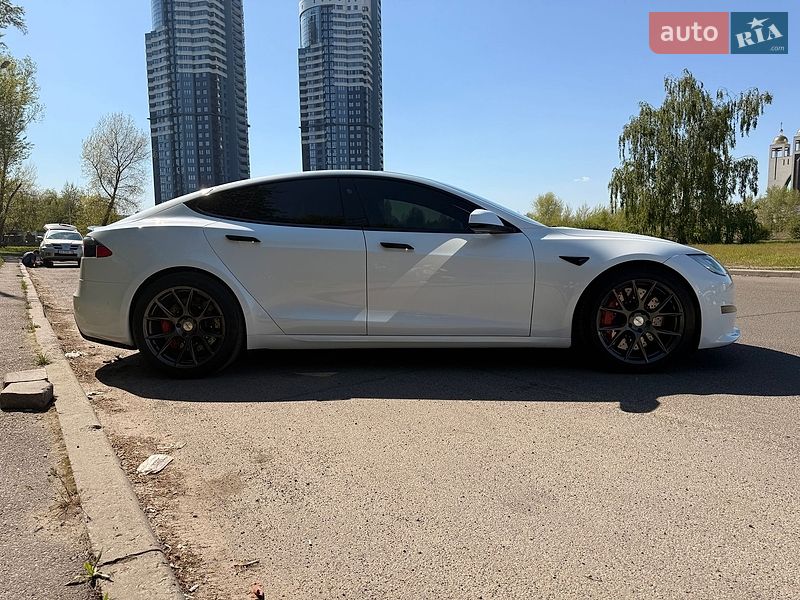 Лифтбек Tesla Model S 2021 в Киеве