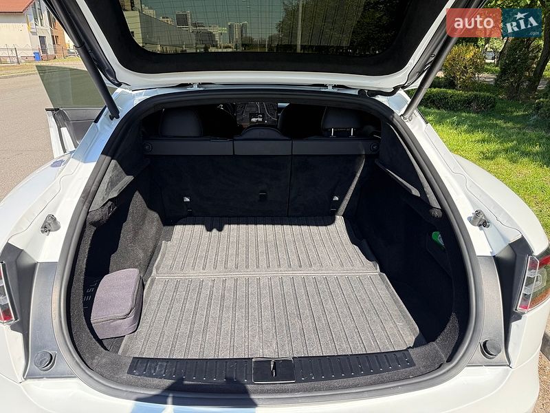Лифтбек Tesla Model S 2021 в Киеве фото 13 Лифтбек Tesla Model S 2021 в Киеве