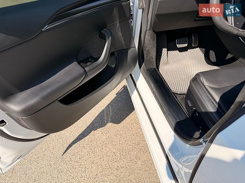 Лифтбек Tesla Model S 2021 в Киеве