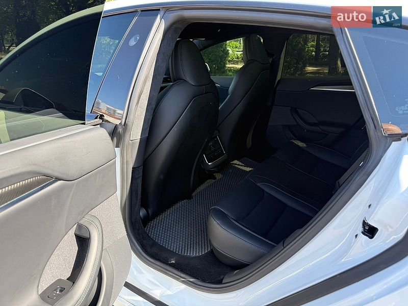 Лифтбек Tesla Model S 2021 в Киеве