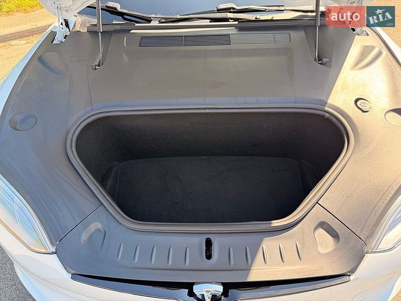 Лифтбек Tesla Model S 2021 в Киеве
