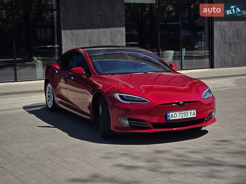 Лифтбек Tesla Model S 2020 в Ужгороде