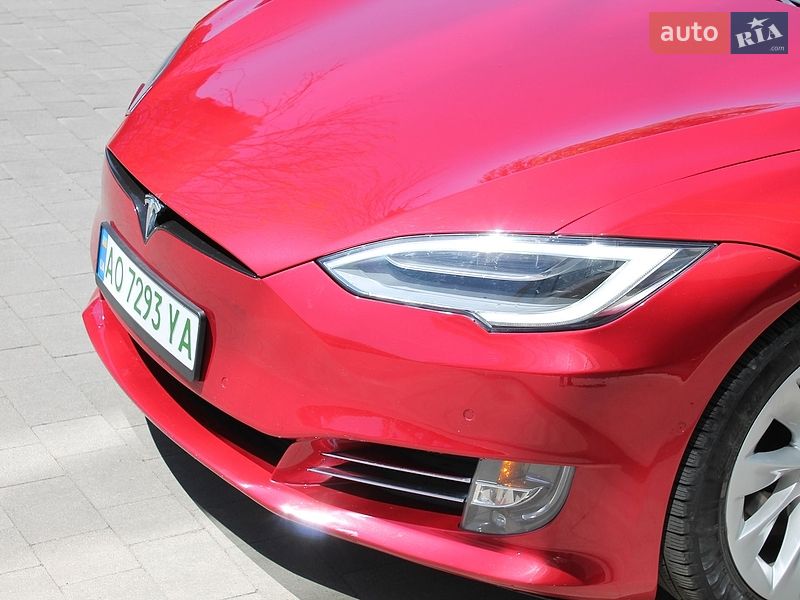 Лифтбек Tesla Model S 2020 в Ужгороде