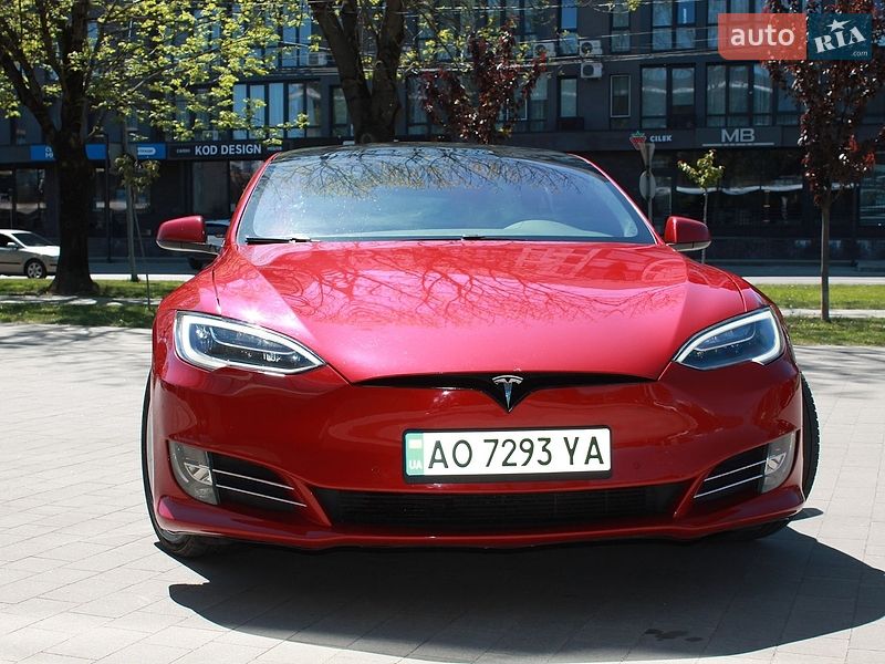 Лифтбек Tesla Model S 2020 в Ужгороде