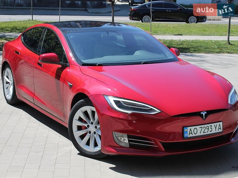 Лифтбек Tesla Model S 2020 в Ужгороде