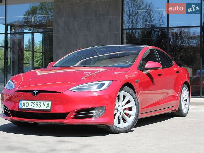 Лифтбек Tesla Model S 2020 в Ужгороде