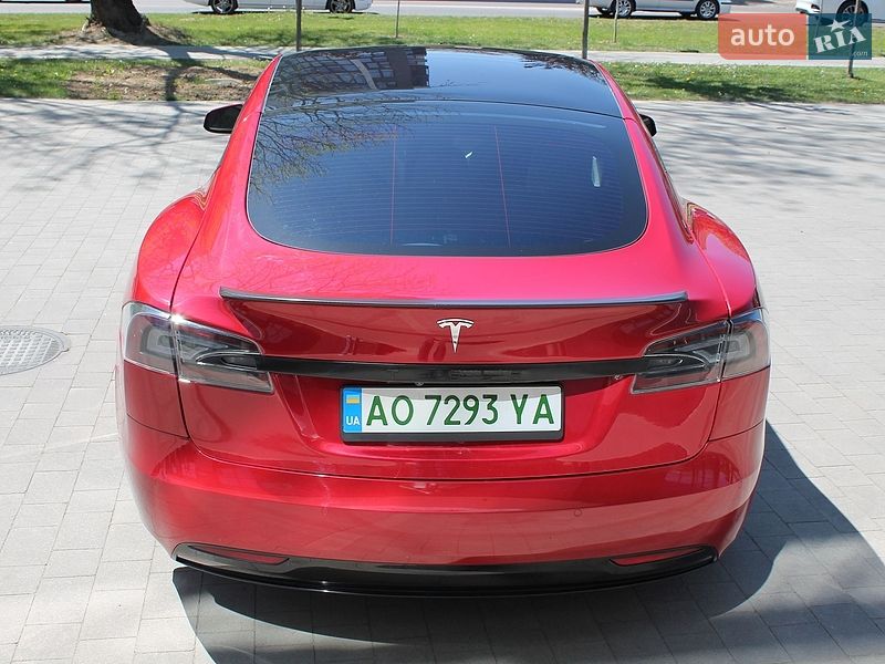 Лифтбек Tesla Model S 2020 в Ужгороде