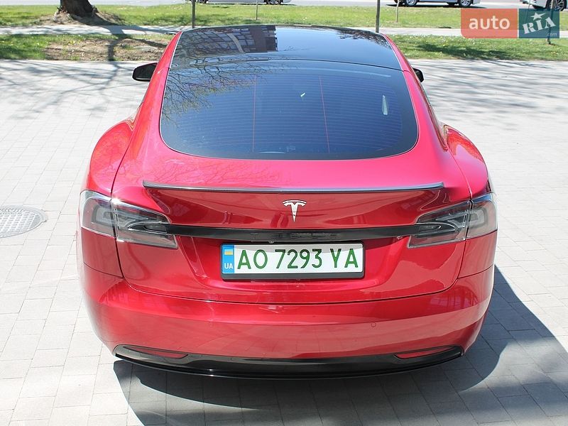 Лифтбек Tesla Model S 2020 в Ужгороде