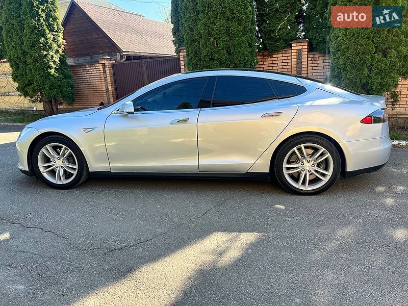 Лифтбек Tesla Model S 2013 в Киеве