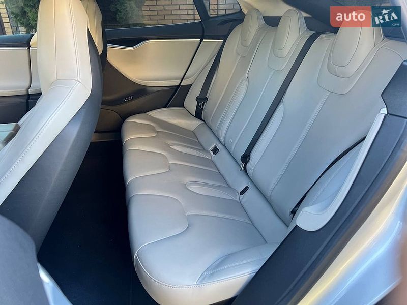 Лифтбек Tesla Model S 2013 в Киеве