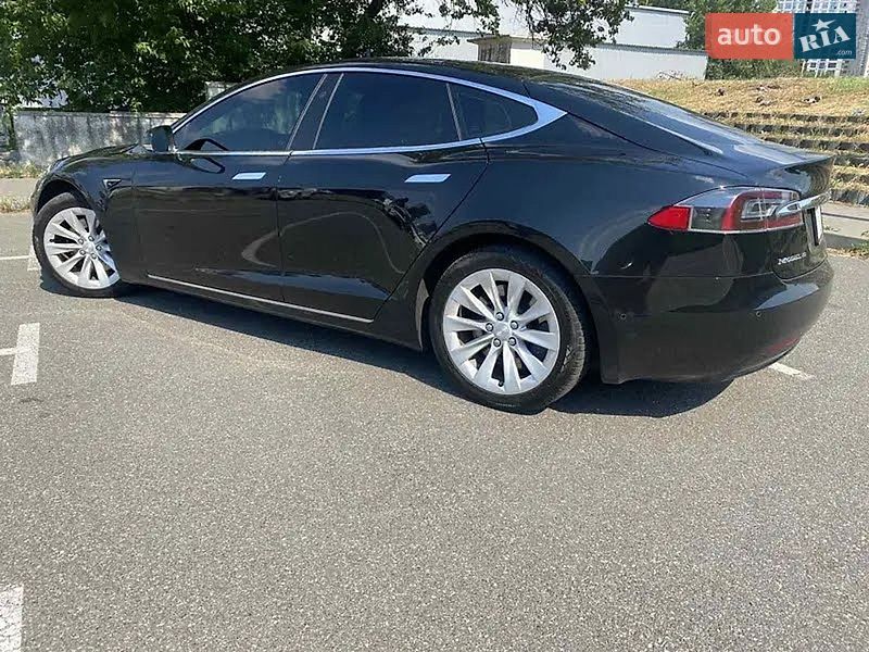 Лифтбек Tesla Model S 2016 в Киеве