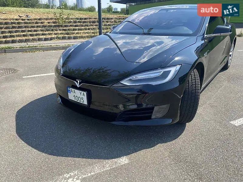 Лифтбек Tesla Model S 2016 в Киеве