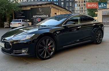 Лифтбек Tesla Model S 2014 в Киеве