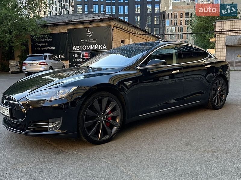 Лифтбек Tesla Model S 2014 в Киеве