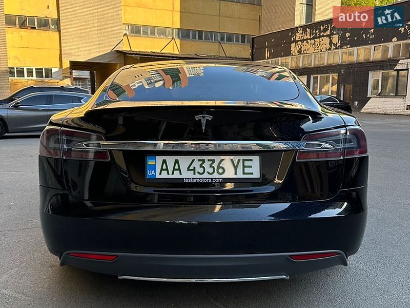 Лифтбек Tesla Model S 2014 в Киеве