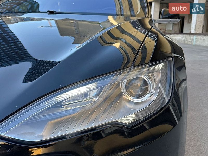 Лифтбек Tesla Model S 2014 в Киеве