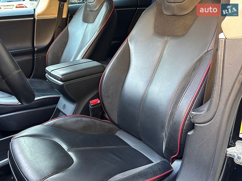 Лифтбек Tesla Model S 2014 в Киеве
