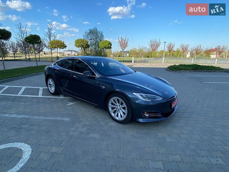 Лифтбек Tesla Model S 2017 в Киеве