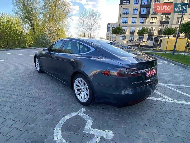 Лифтбек Tesla Model S 2017 в Киеве