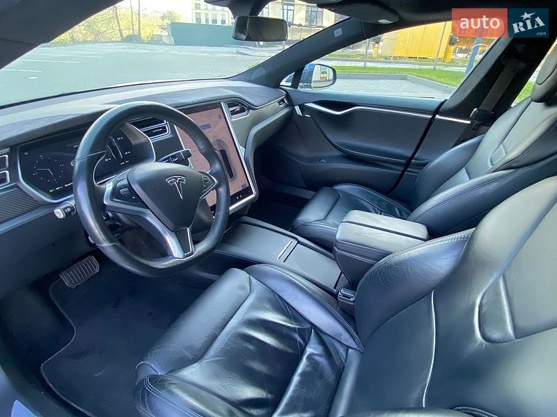 Лифтбек Tesla Model S 2017 в Киеве