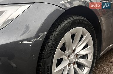 Лифтбек Tesla Model S 2017 в Киеве