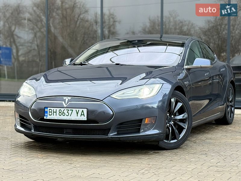 Tesla Model S 2015