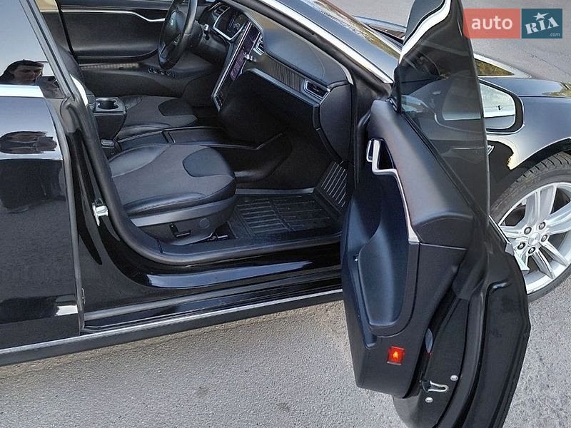Лифтбек Tesla Model S 2013 в Киеве