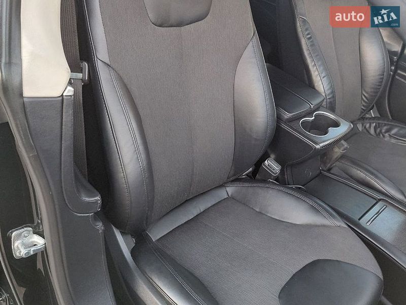 Лифтбек Tesla Model S 2013 в Киеве
