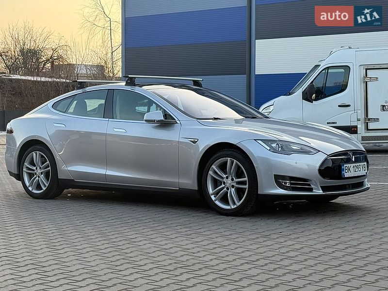 Лифтбек Tesla Model S 2014 в Ровно