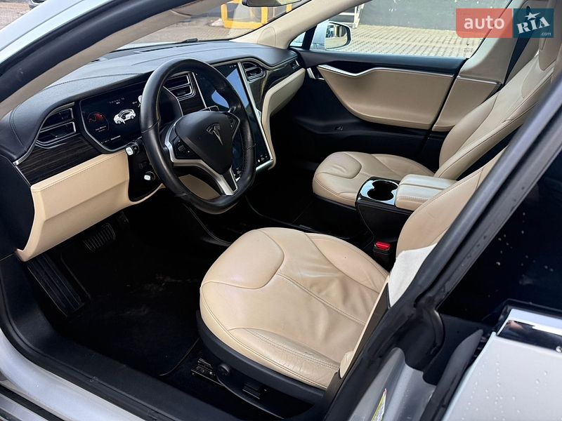 Лифтбек Tesla Model S 2014 в Ровно