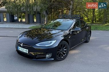 Лифтбек Tesla Model S 2018 в Клевани