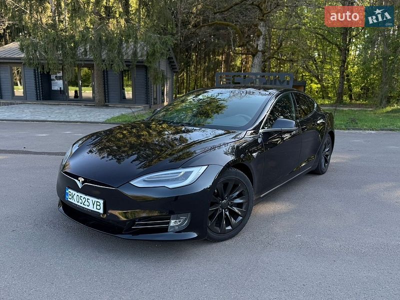 Лифтбек Tesla Model S 2018 в Клевани