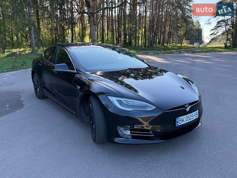 Лифтбек Tesla Model S 2018 в Клевани