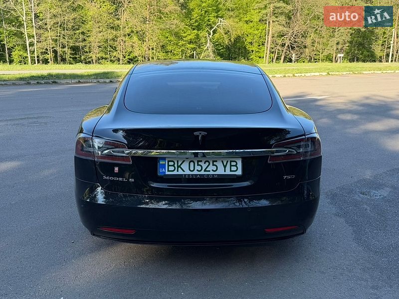 Лифтбек Tesla Model S 2018 в Клевани