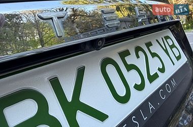 Лифтбек Tesla Model S 2018 в Клевани