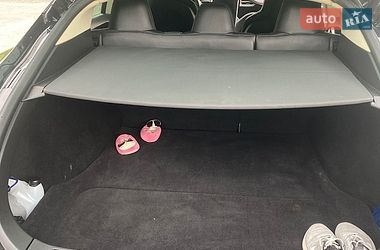 Ліфтбек Tesla Model S 2015 в Стрию