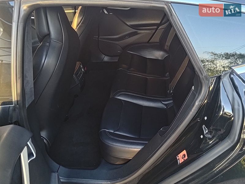 Лифтбек Tesla Model S 2017 в Киеве