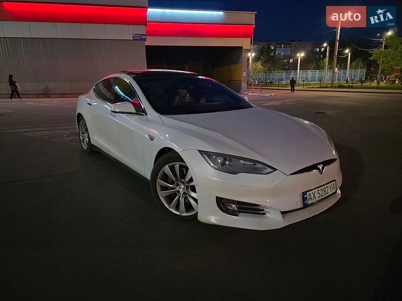 Ліфтбек Tesla Model S 2016 в Харкові