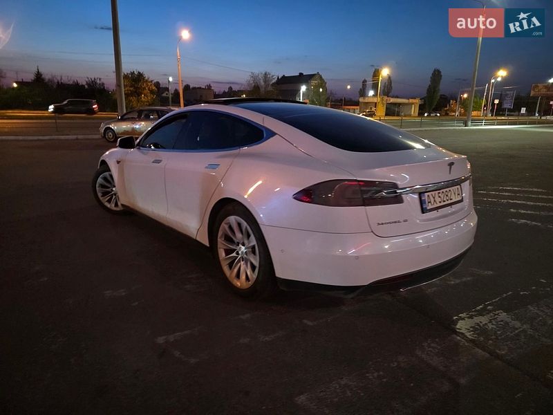Ліфтбек Tesla Model S 2016 в Харкові