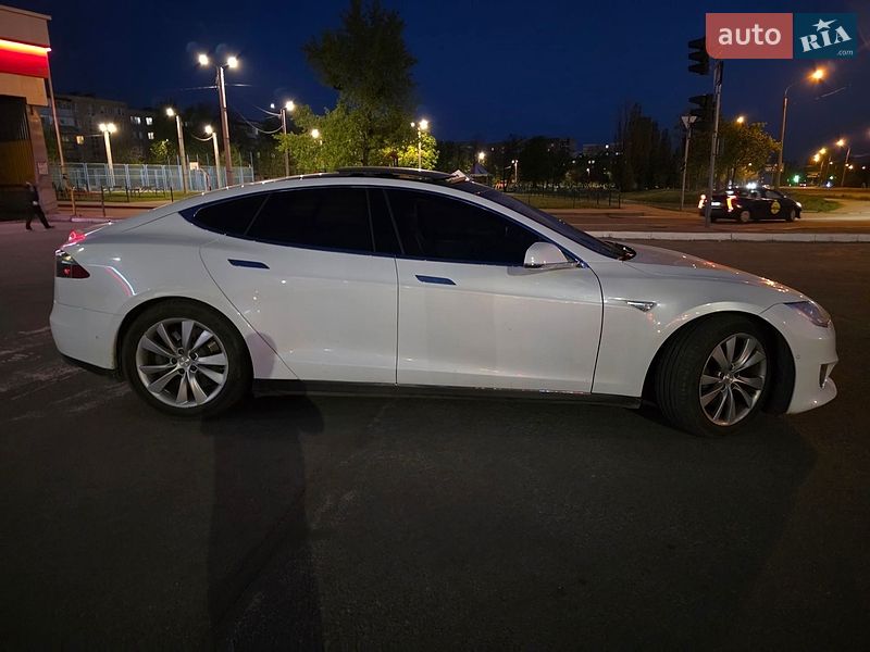 Ліфтбек Tesla Model S 2016 в Харкові