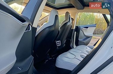 Ліфтбек Tesla Model S 2013 в Сарнах