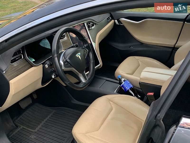 Лифтбек Tesla Model S 2015 в Чернигове