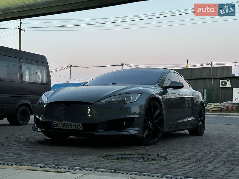 Лифтбек Tesla Model S 2013 в Львове