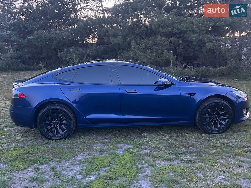 Ліфтбек Tesla Model S 2017 в Пирятині