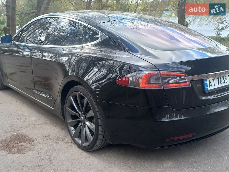Ліфтбек Tesla Model S 2016 в Івано-Франківську