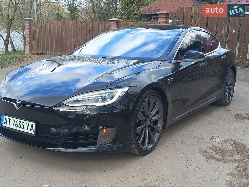 Ліфтбек Tesla Model S 2016 в Івано-Франківську