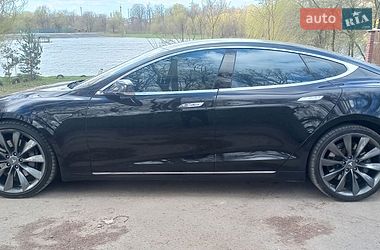 Лифтбек Tesla Model S 2016 в Ивано-Франковске