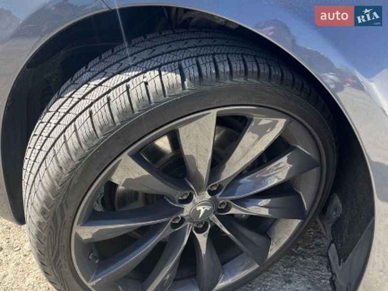 Ліфтбек Tesla Model S 2018 в Львові